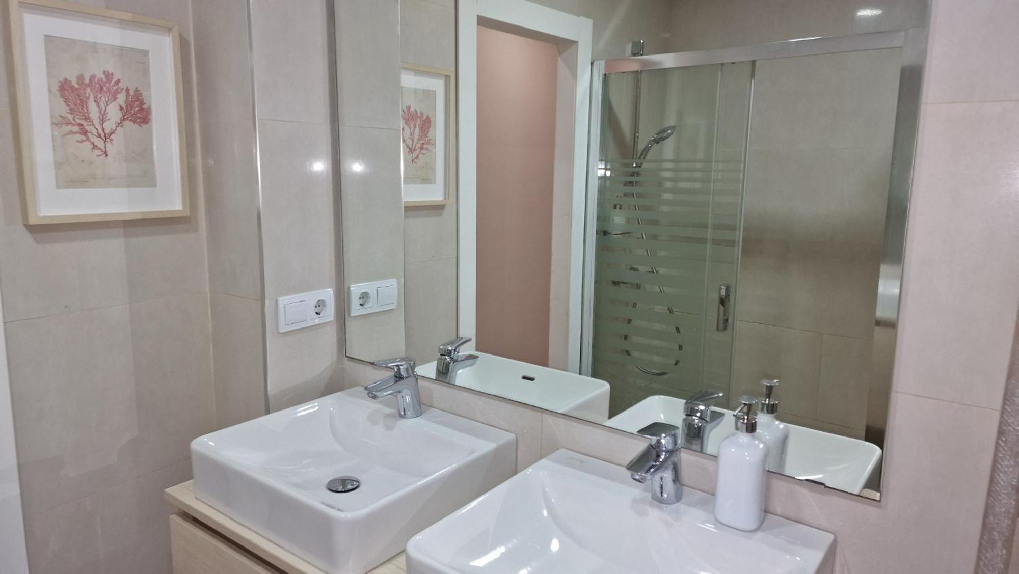 Victoria 16 Premium By Nagoa Homes Malaga Room photo